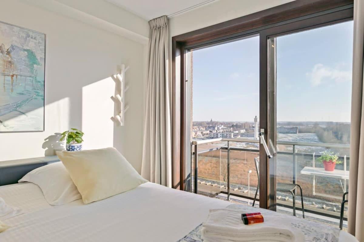 Sunny and comfortable 2 bedroom appartement with stunning Sea-view and 2 terraces