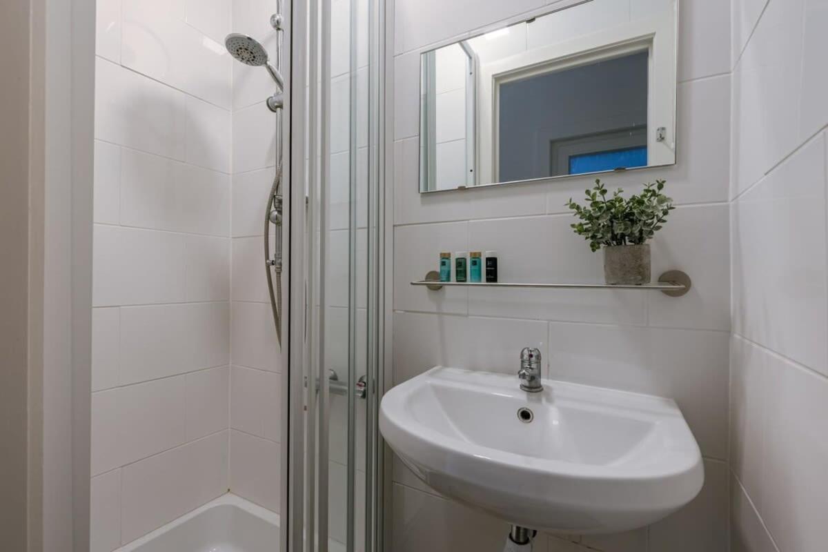 Pleasant apartment with frontal sea view