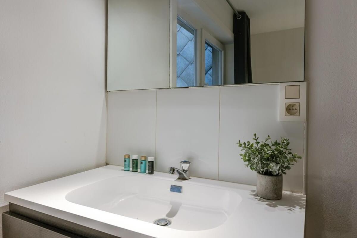 Pleasant apartment with frontal sea view