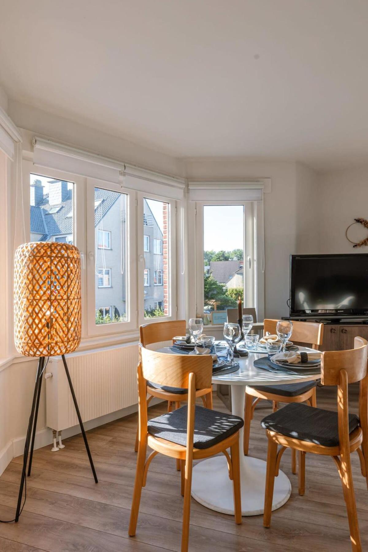 Casiola - Sunny bright apartment in the center of De Haan