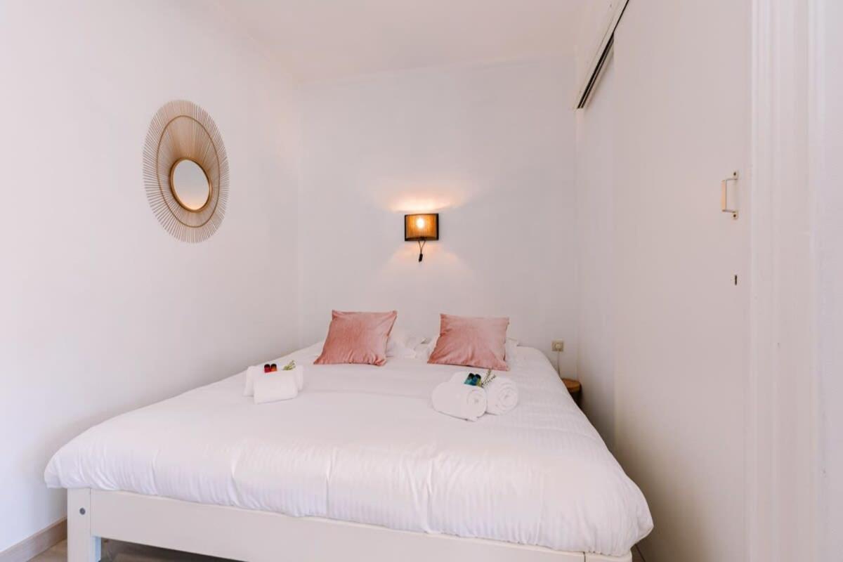Casiola - Beautiful and spacious studio with side seaview