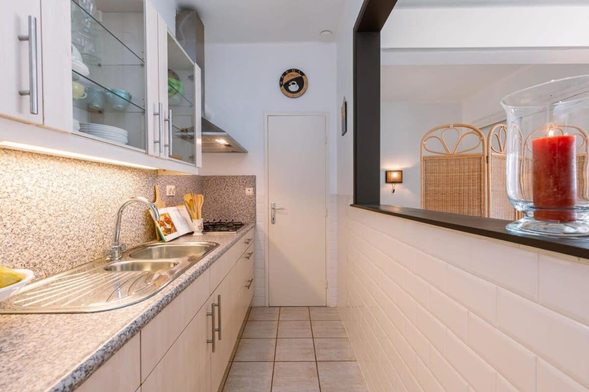 Casiola - Beautiful and spacious studio with side seaview