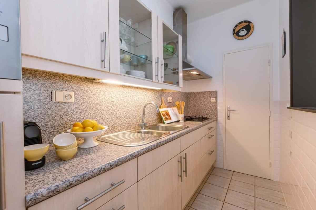 Casiola - Beautiful and spacious studio with side seaview