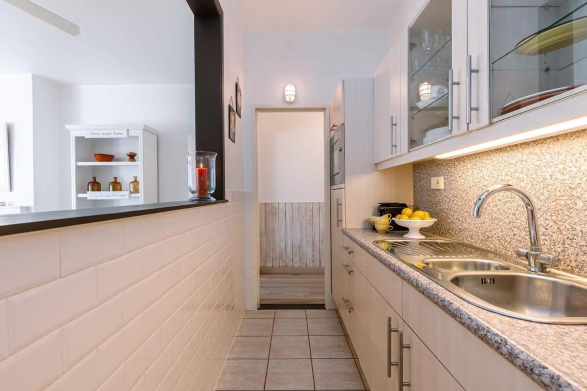 Casiola - Beautiful and spacious studio with side seaview