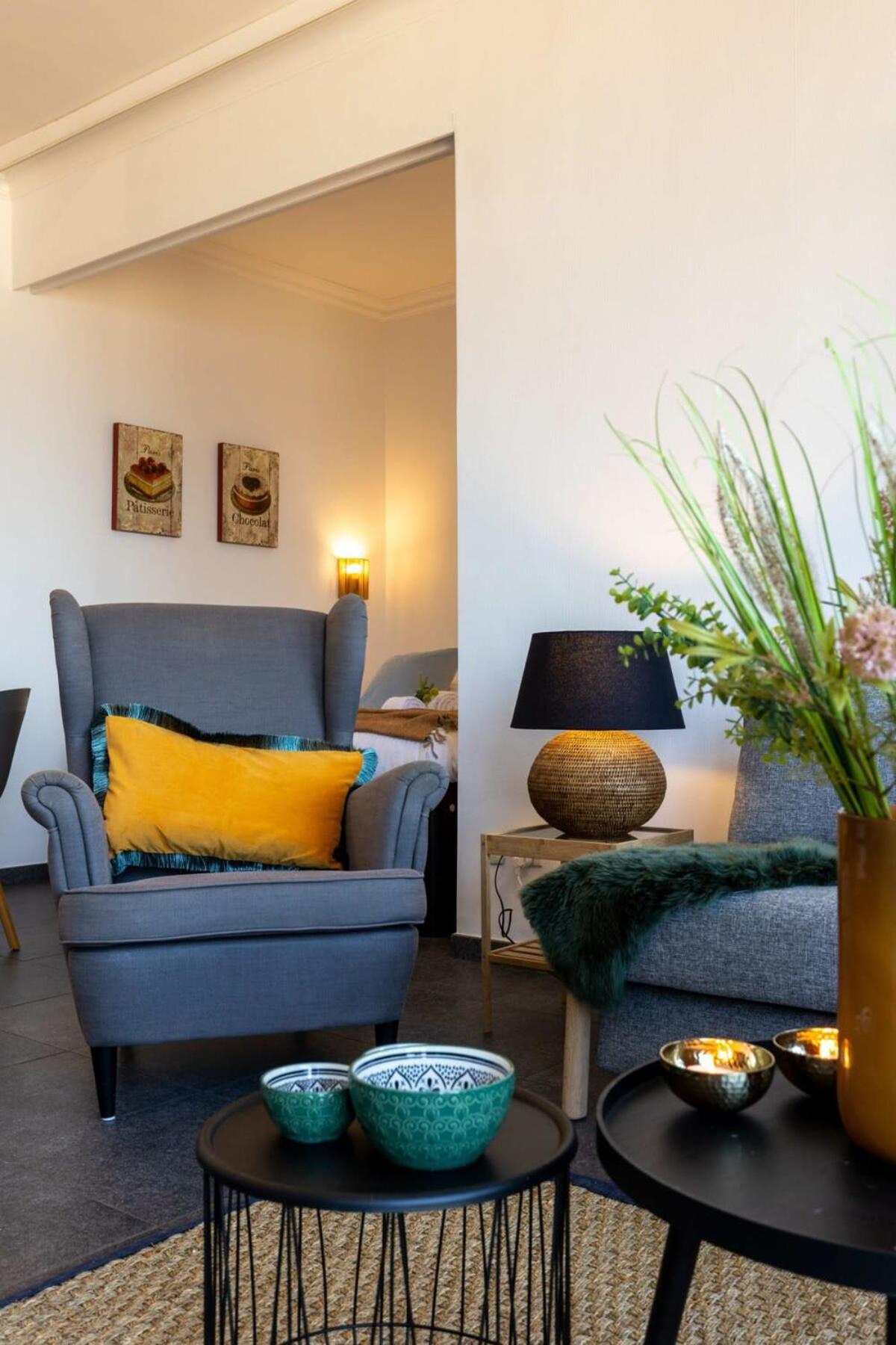 Casiola - Beautiful spacious studio with frontal sea view
