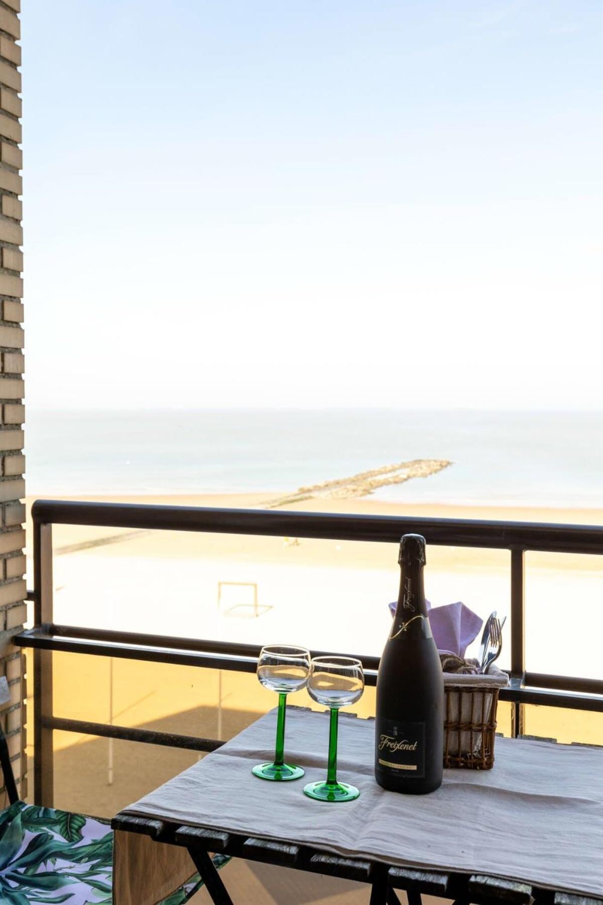 Casiola - Beautiful spacious studio with frontal sea view
