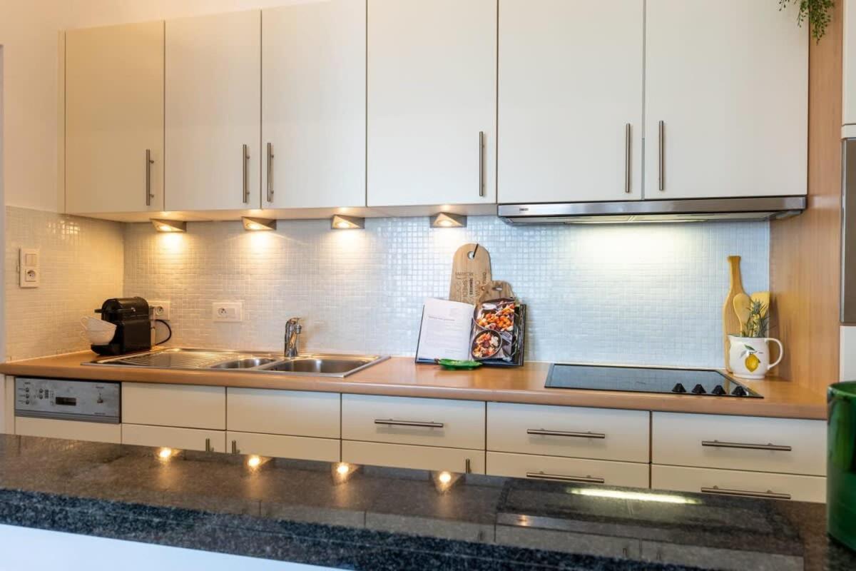Casiola - Beautiful spacious studio with frontal sea view