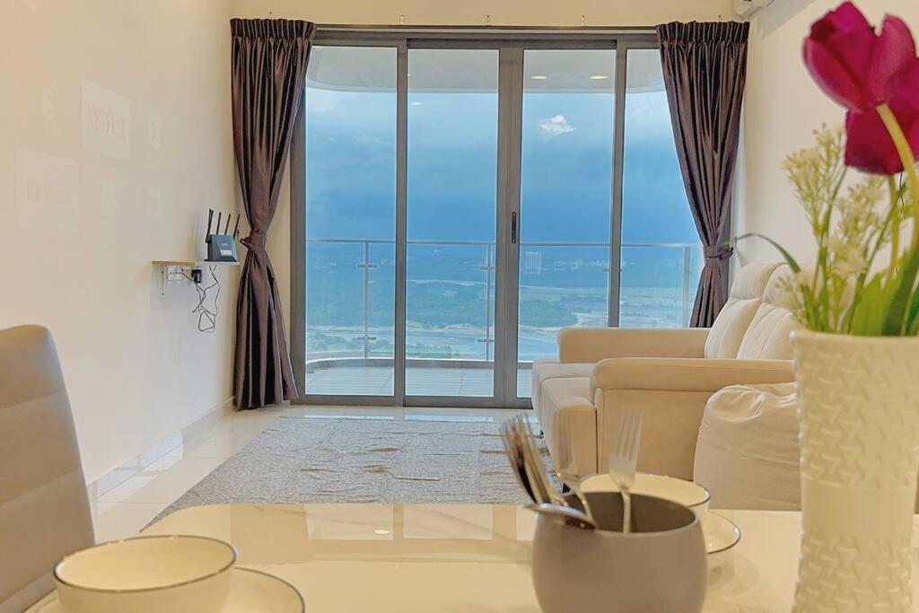 OceanVista Oasis: Seaview Haven 2 Bedroom【Netflix】