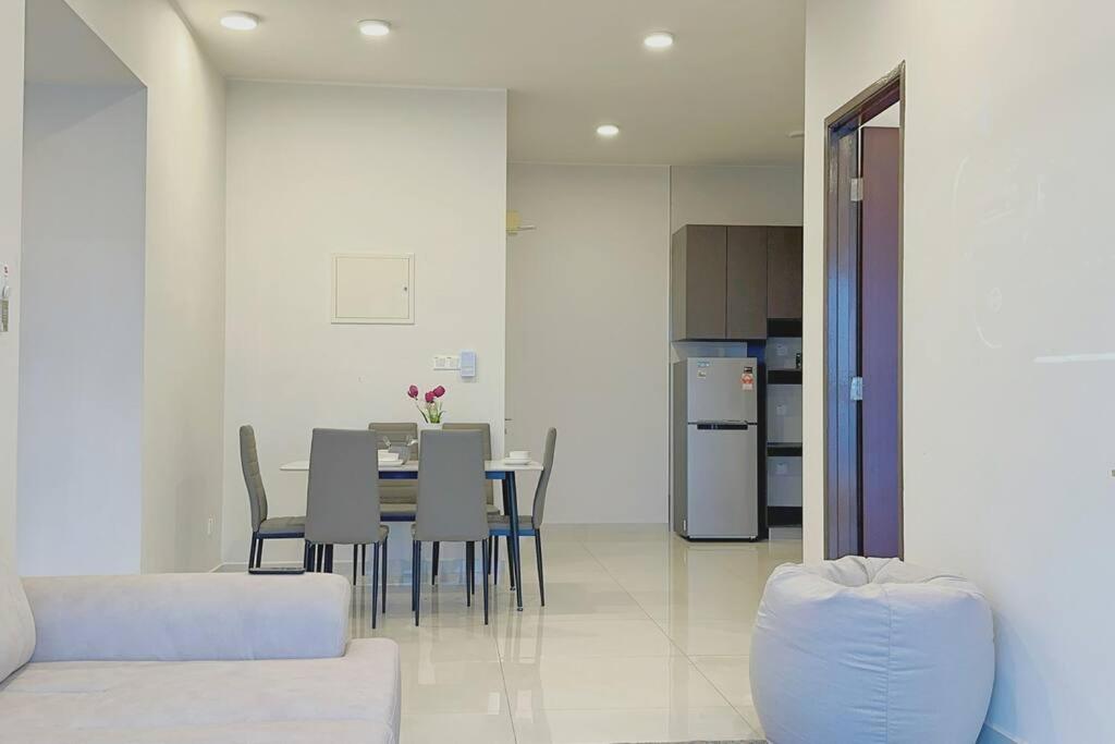 OceanVista Oasis: Seaview Haven 2 Bedroom【Netflix】