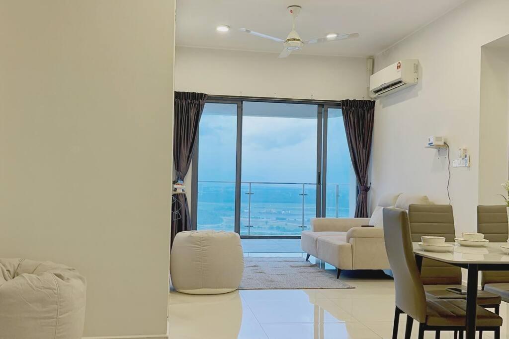 OceanVista Oasis: Seaview Haven 2 Bedroom【Netflix】