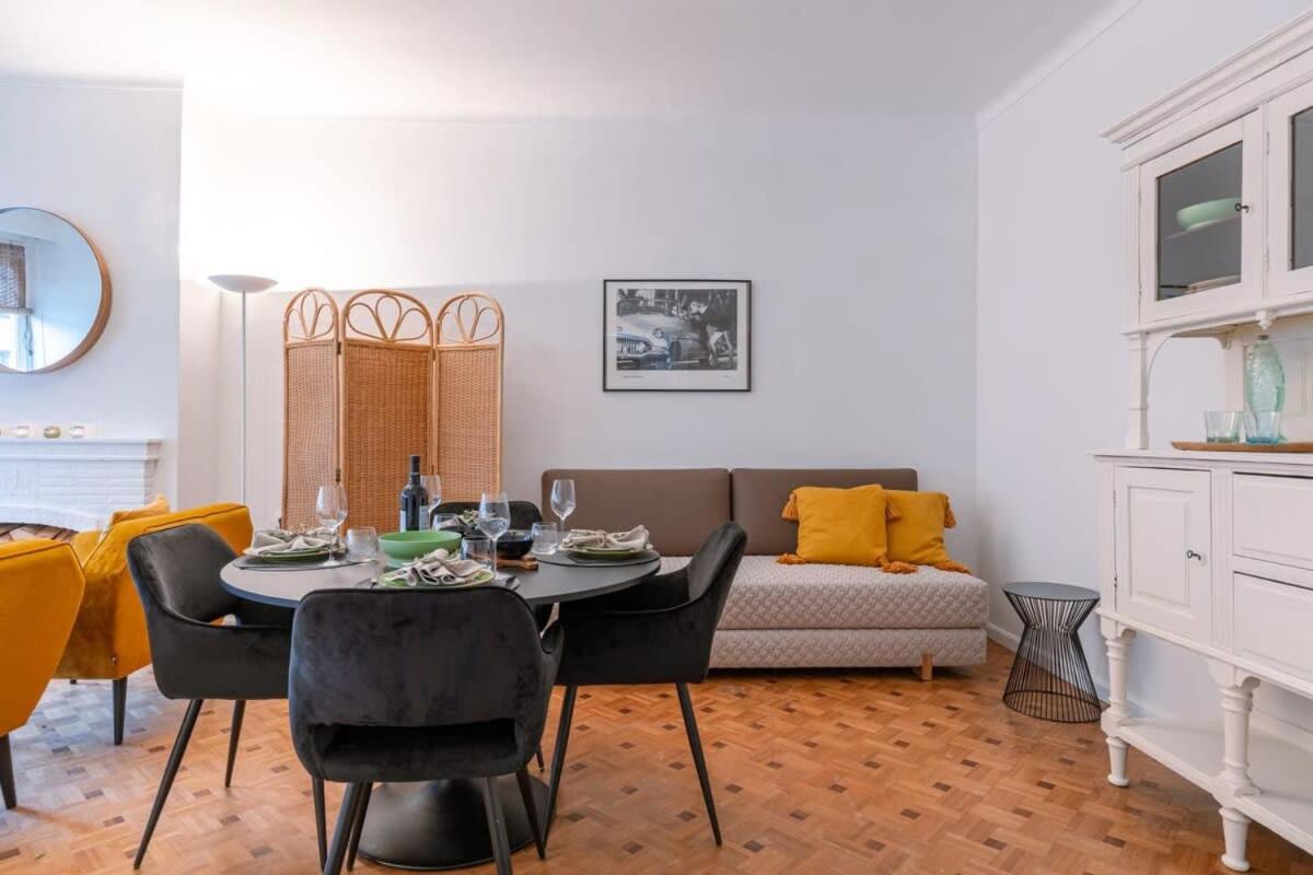 Charming apartment with lateral seaview at the Zeedijk of Knokke