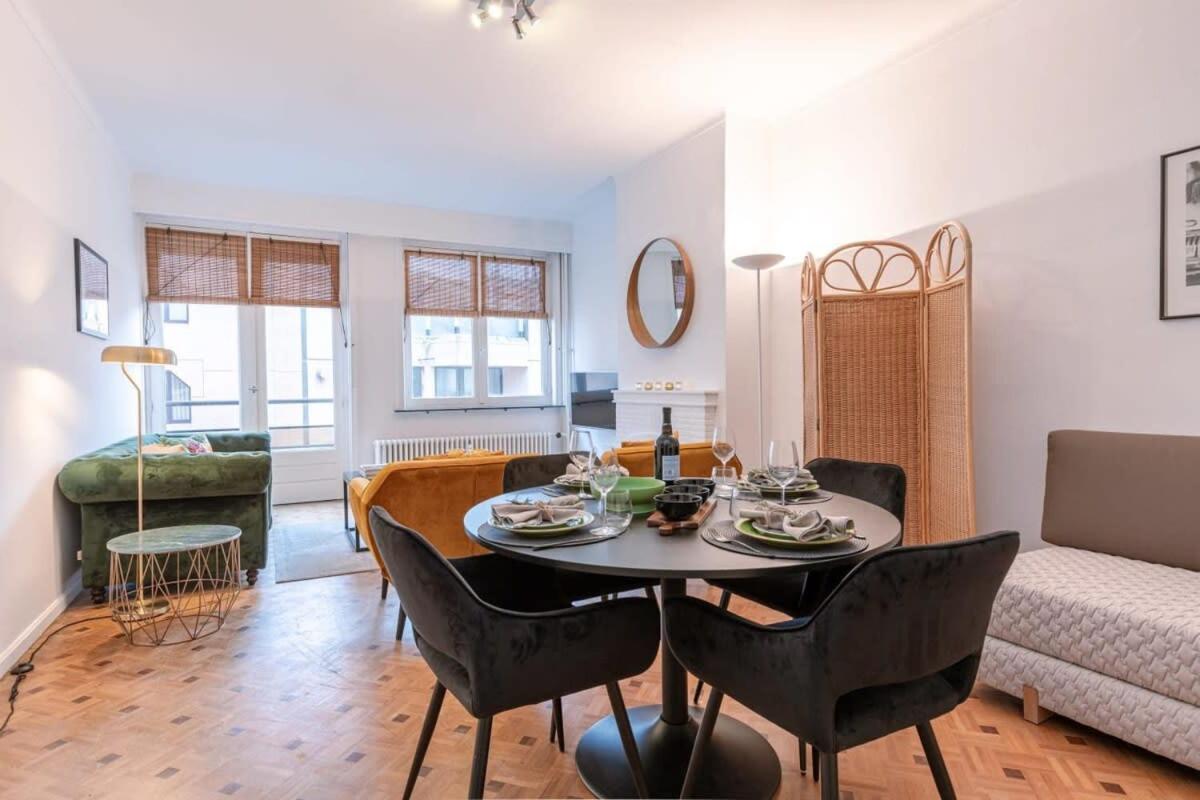 Charming apartment with lateral seaview at the Zeedijk of Knokke