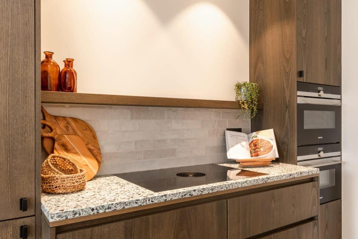 Huswell - Delux renovated apartment in the heart of Knokke view 2