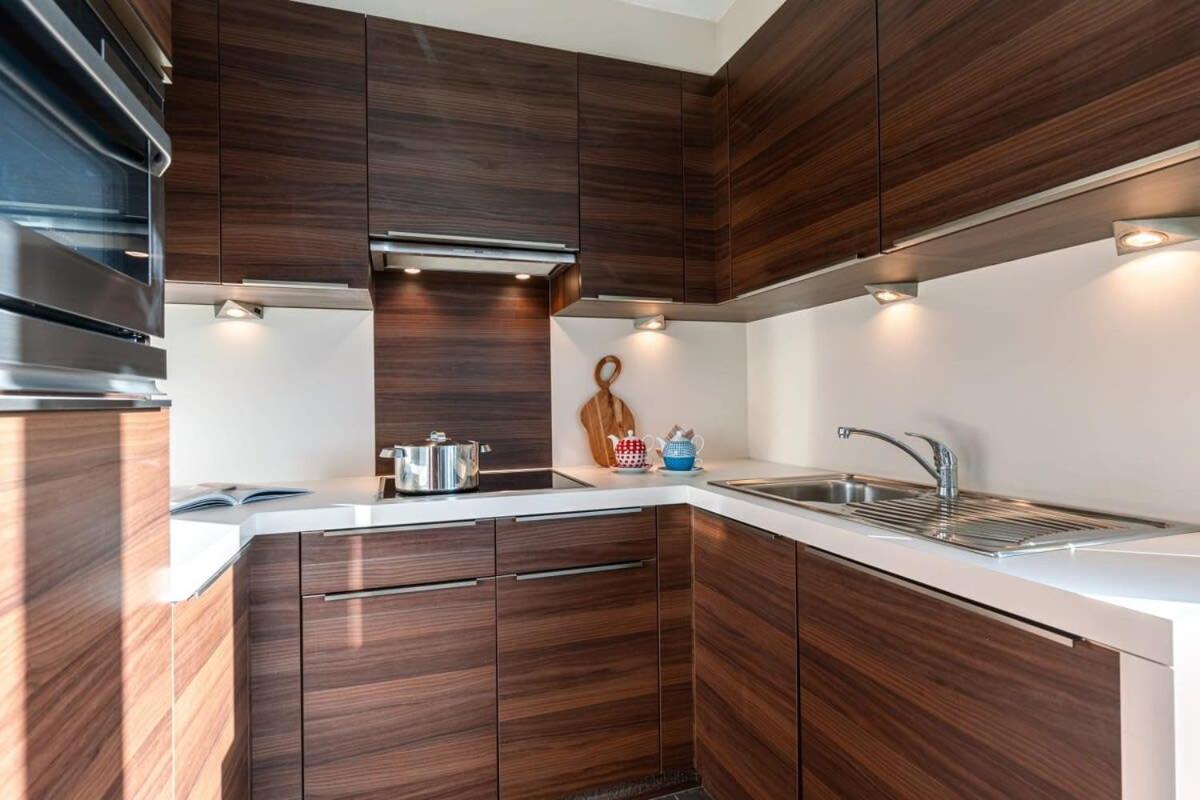 Superb duplex in a recently finished building, very centrally located but still within walking distance of the sea and the beach view 2