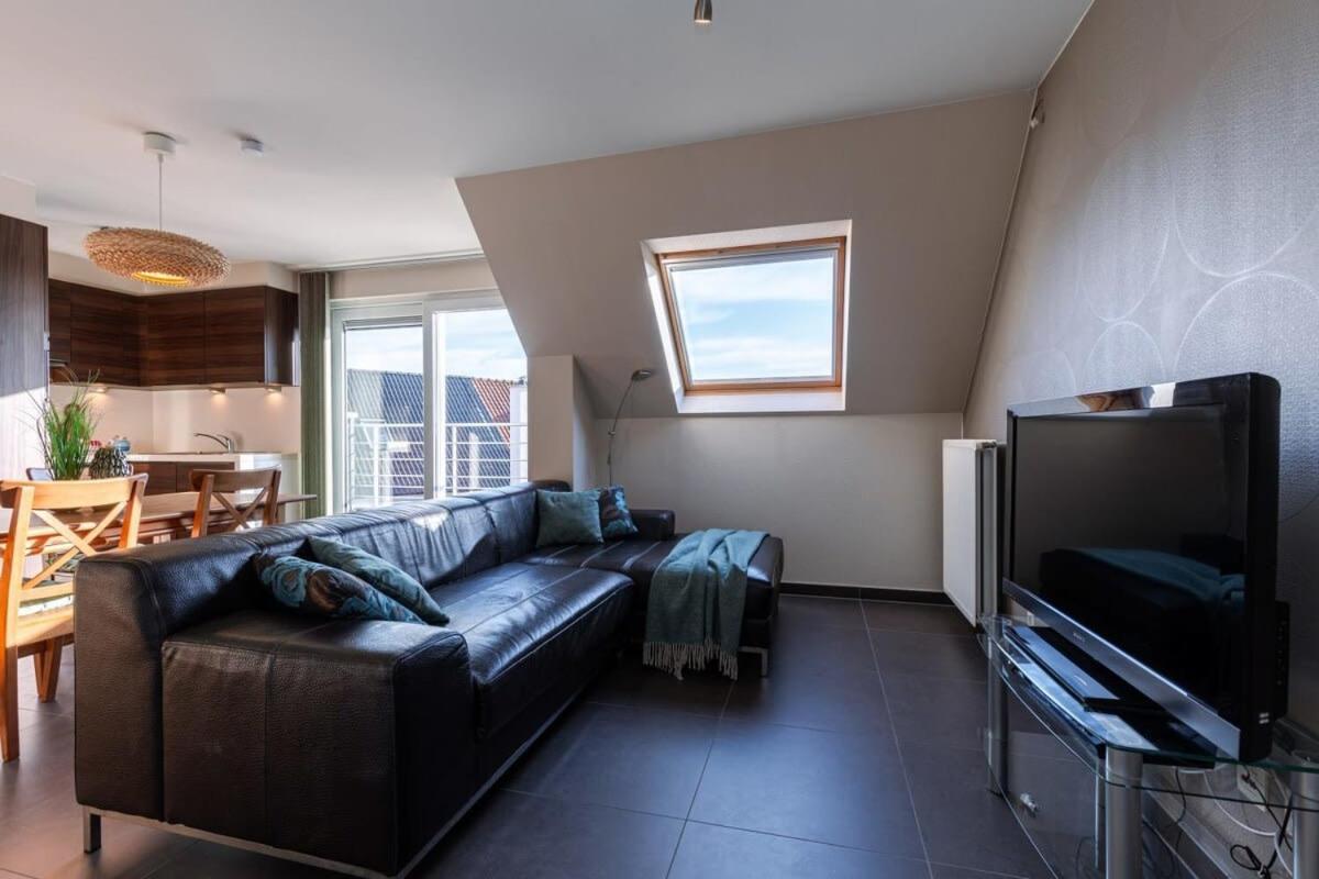Superb duplex in a recently finished building, very centrally located but still within walking distance of the sea and the beach view 3