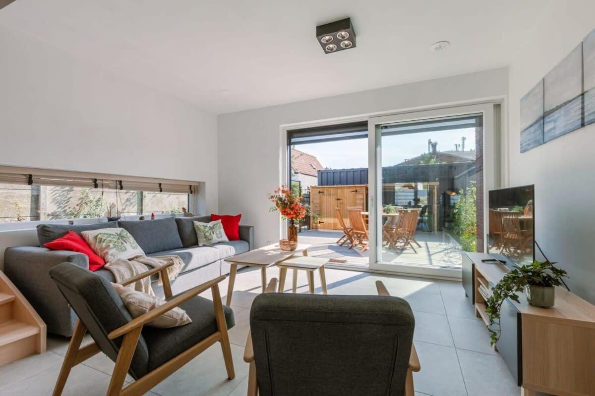 Family-Friendly House with sunny terrace and garden
