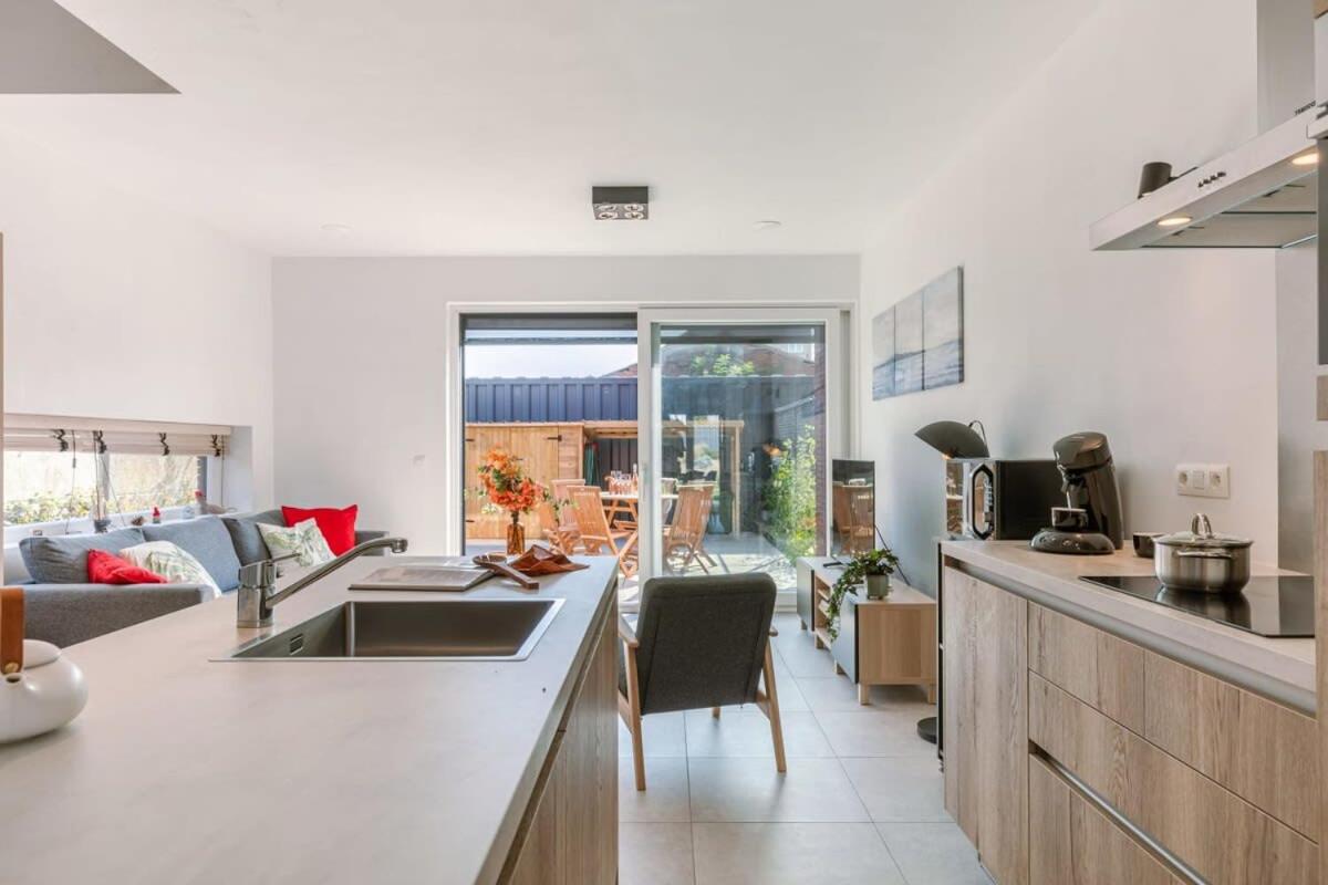 Family-Friendly House with sunny terrace and garden