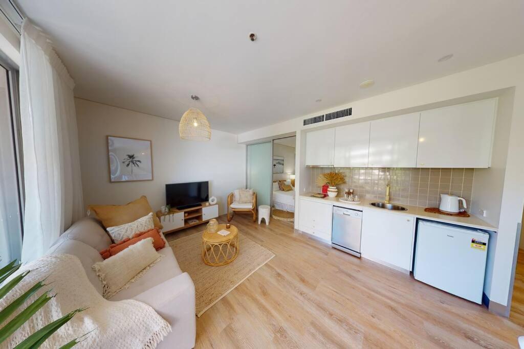Stunning Waterfront Apartment in 5-star Complex