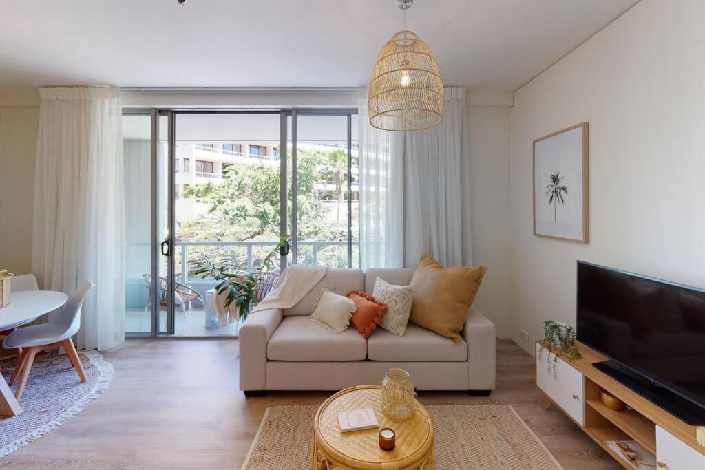 Stunning Waterfront Apartment in 5-star Complex