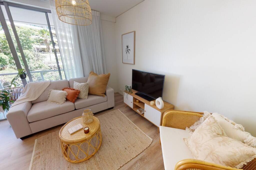 Stunning Waterfront Apartment in 5-star Complex