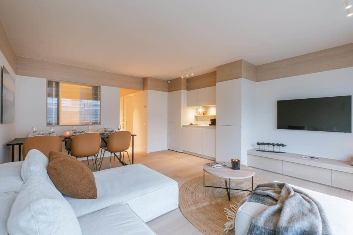 Luxurious two bedroom near the sea