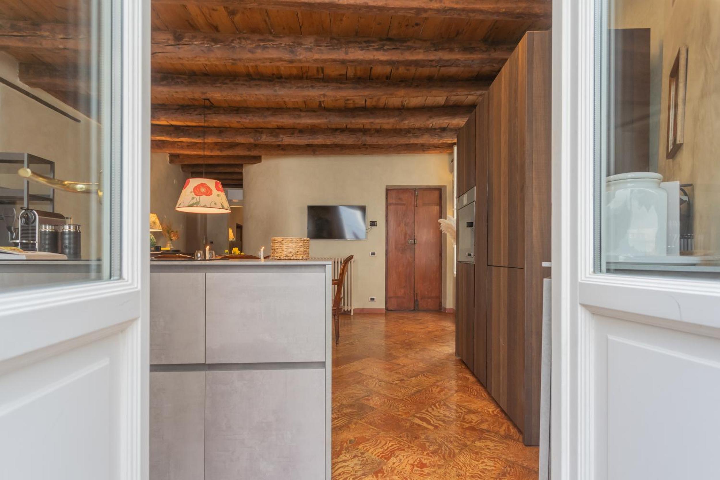 Pantero Apartment by Rent All Como photo 5