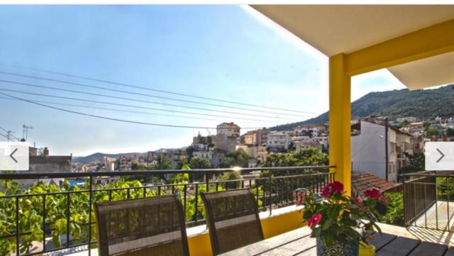 Cosy Colorful House with Private Parking view 4