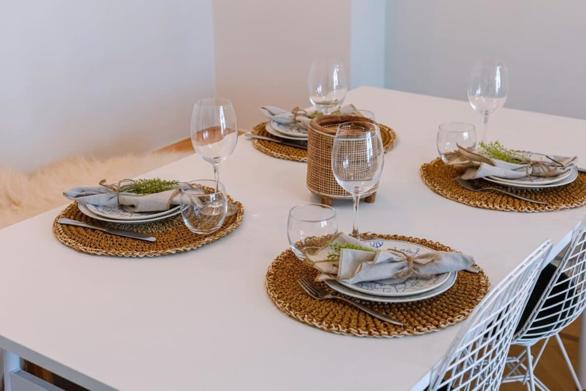 Huswell - Warm & cozy lateral seaview apartment