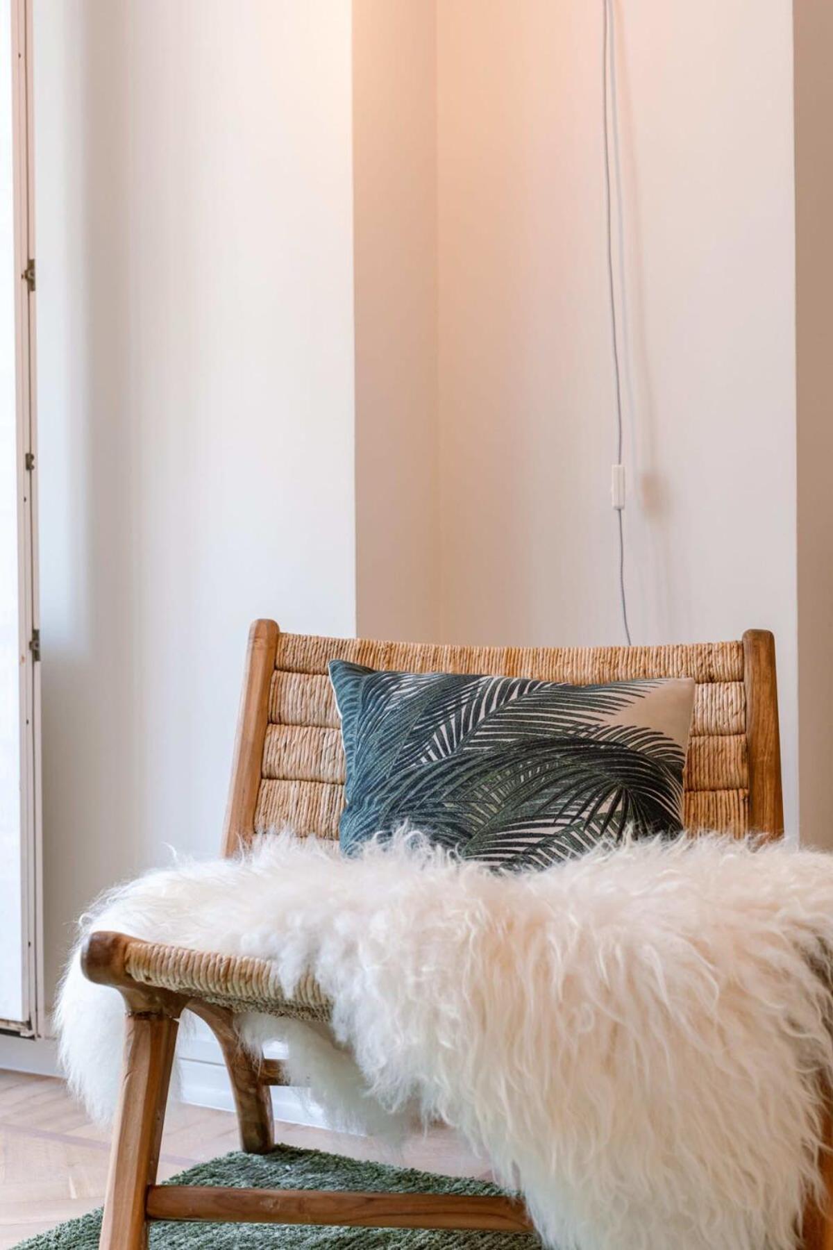 Huswell - Warm & cozy lateral seaview apartment