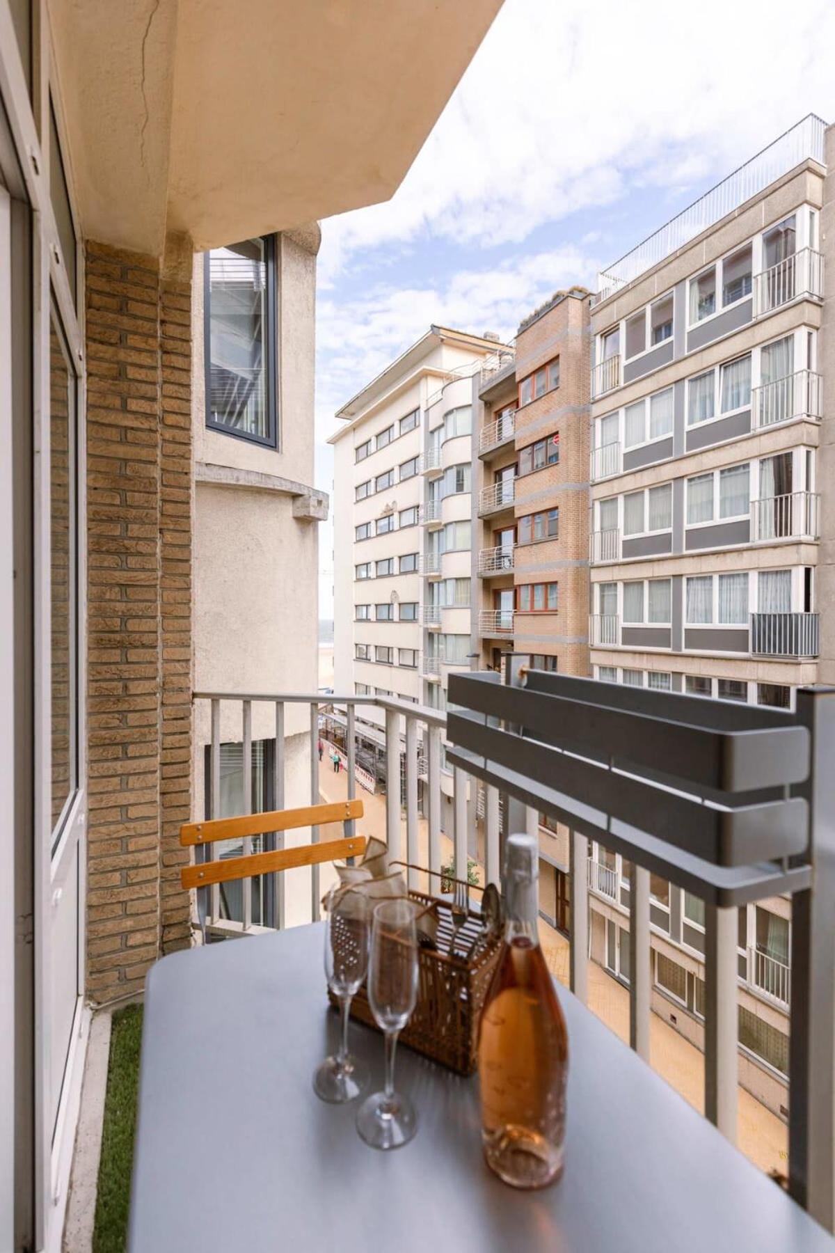 Huswell - Warm & cozy lateral seaview apartment