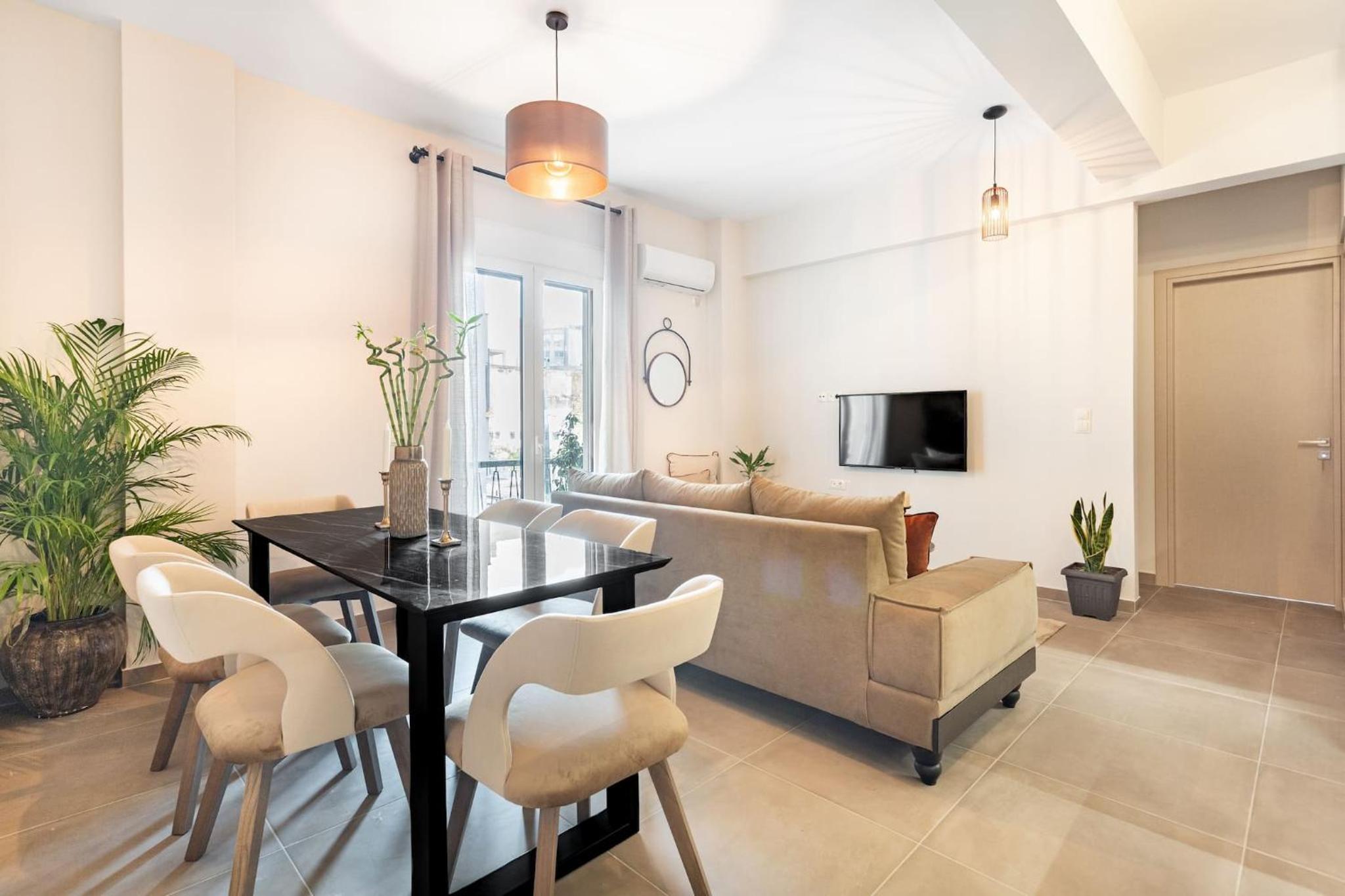 Stylish, 3-brdm Family Apartment near Acropolis!