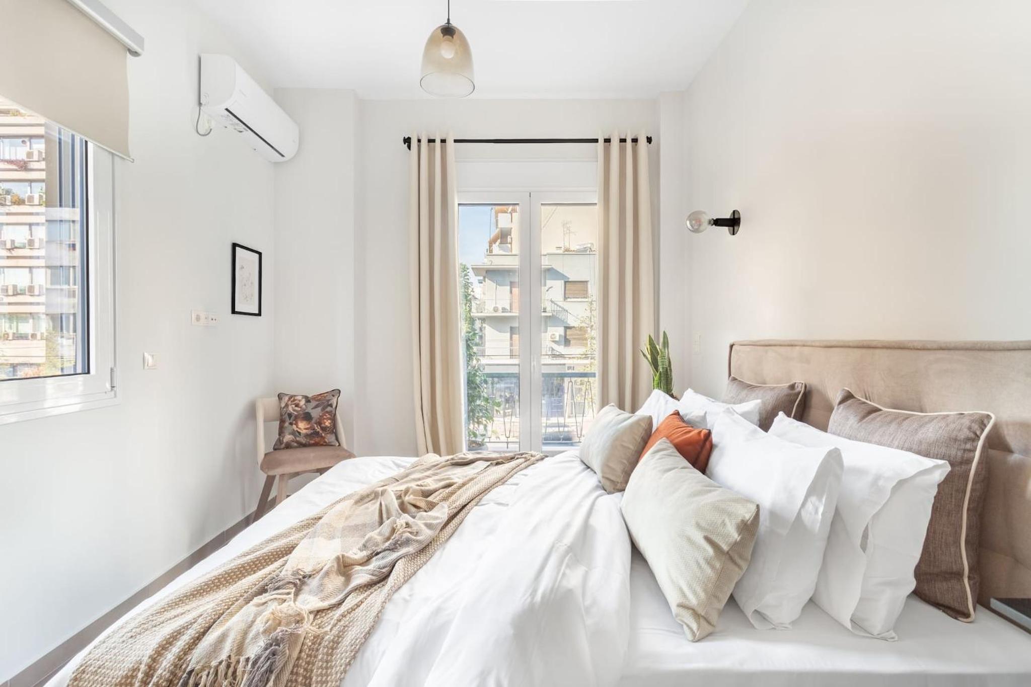 Stylish, 3-brdm Family Apartment near Acropolis!