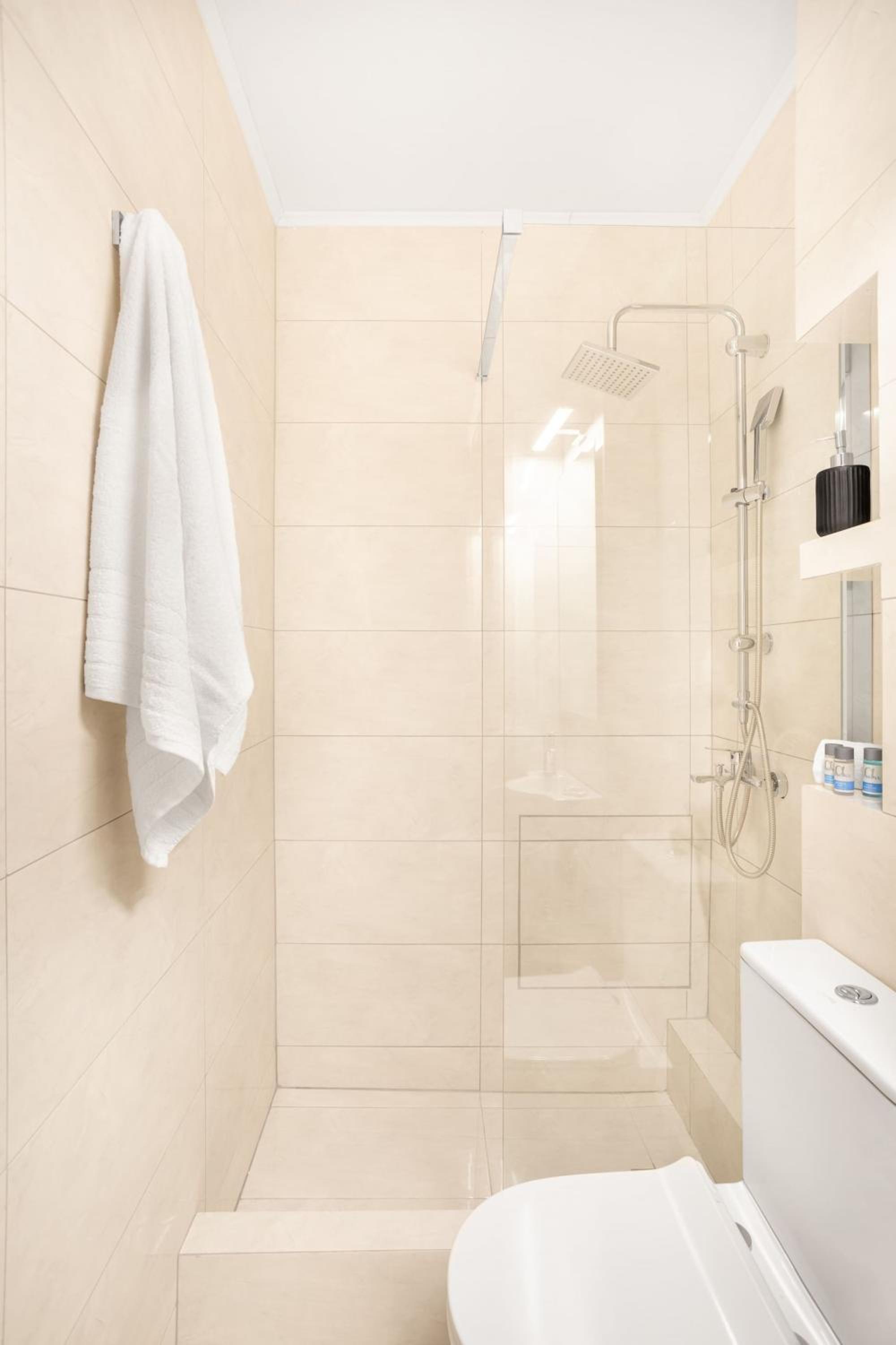 Stylish, 3-brdm Family Apartment near Acropolis!