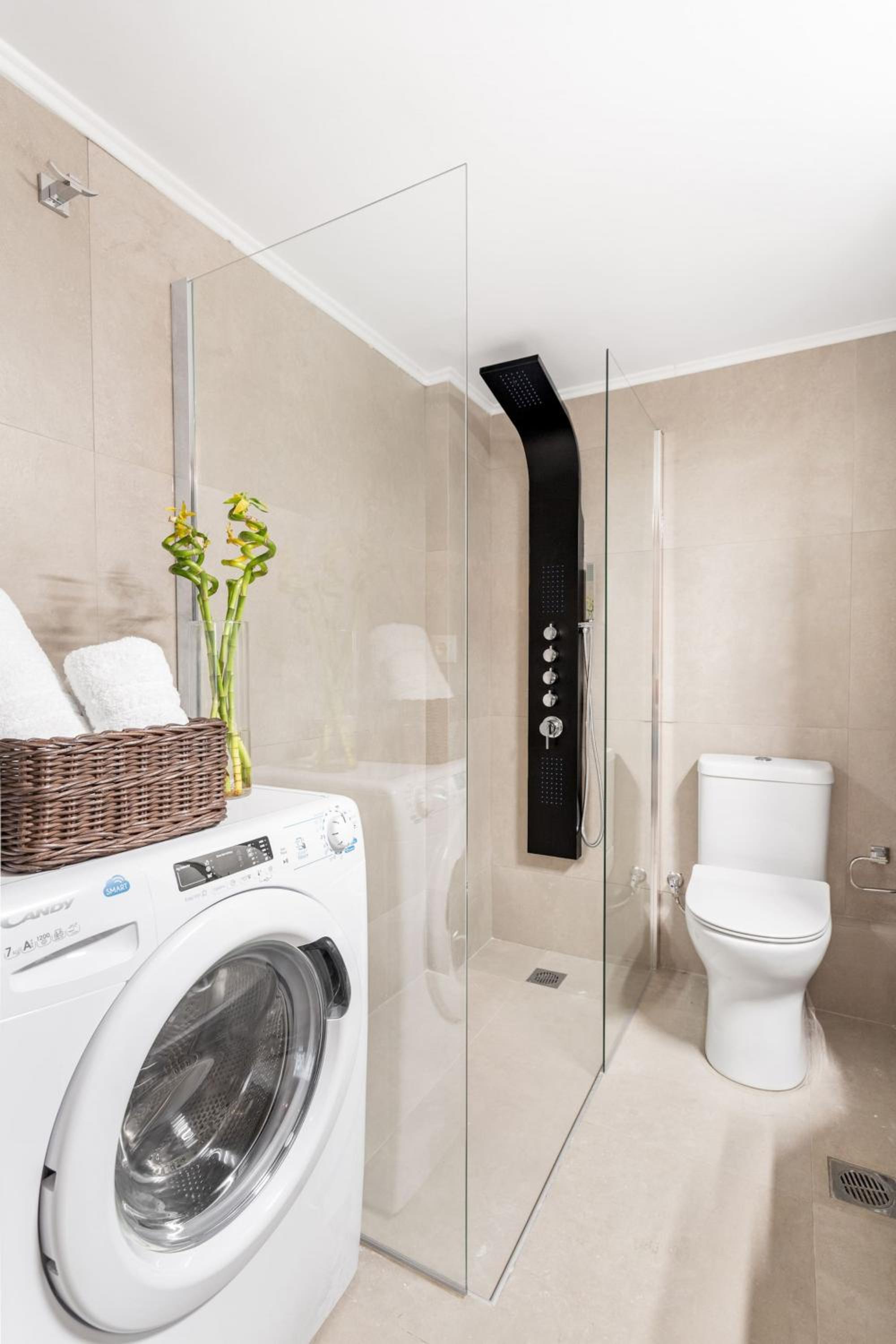 Stylish, 3-brdm Family Apartment near Acropolis!