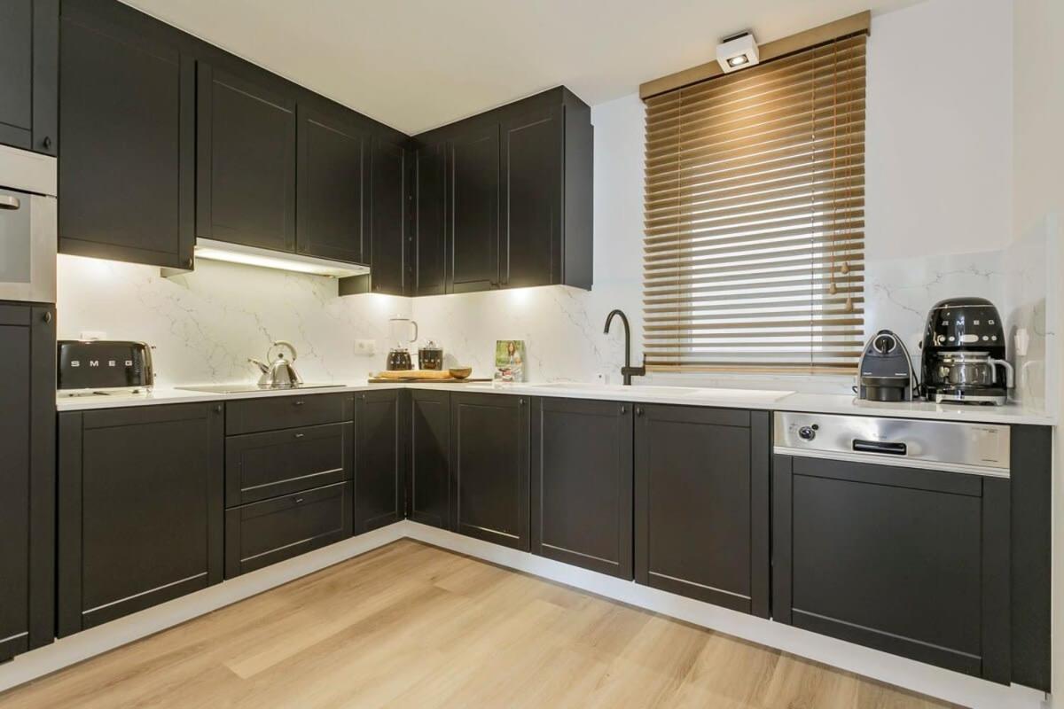 Stunning new and modern apartment with large terrace and free parking view 3