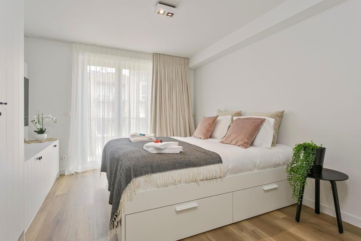Stunning new and modern apartment with large terrace and free parking view 5