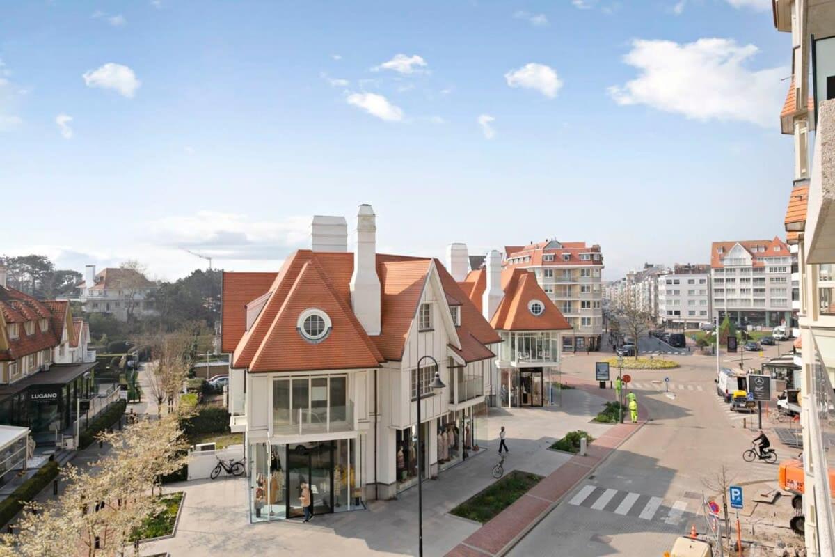 Stunning sunny renovated apartment on top location in 't Zoute