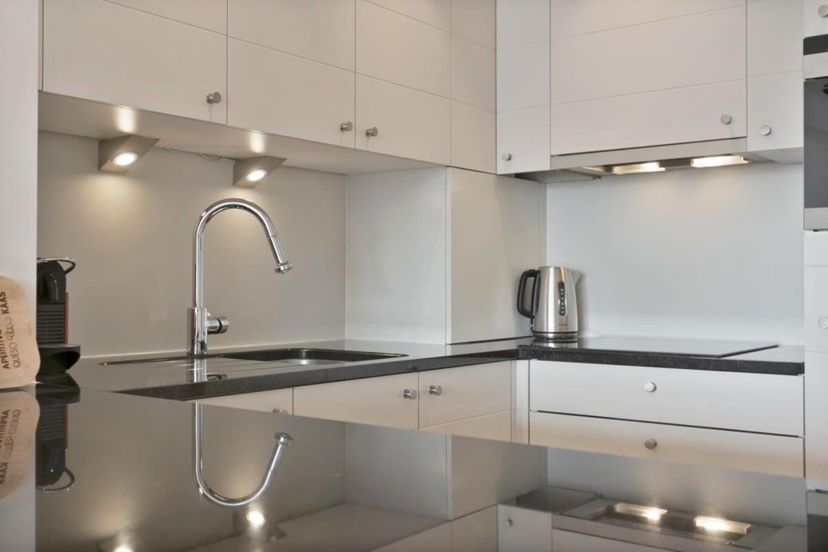 Stunning sunny renovated apartment on top location in 't Zoute