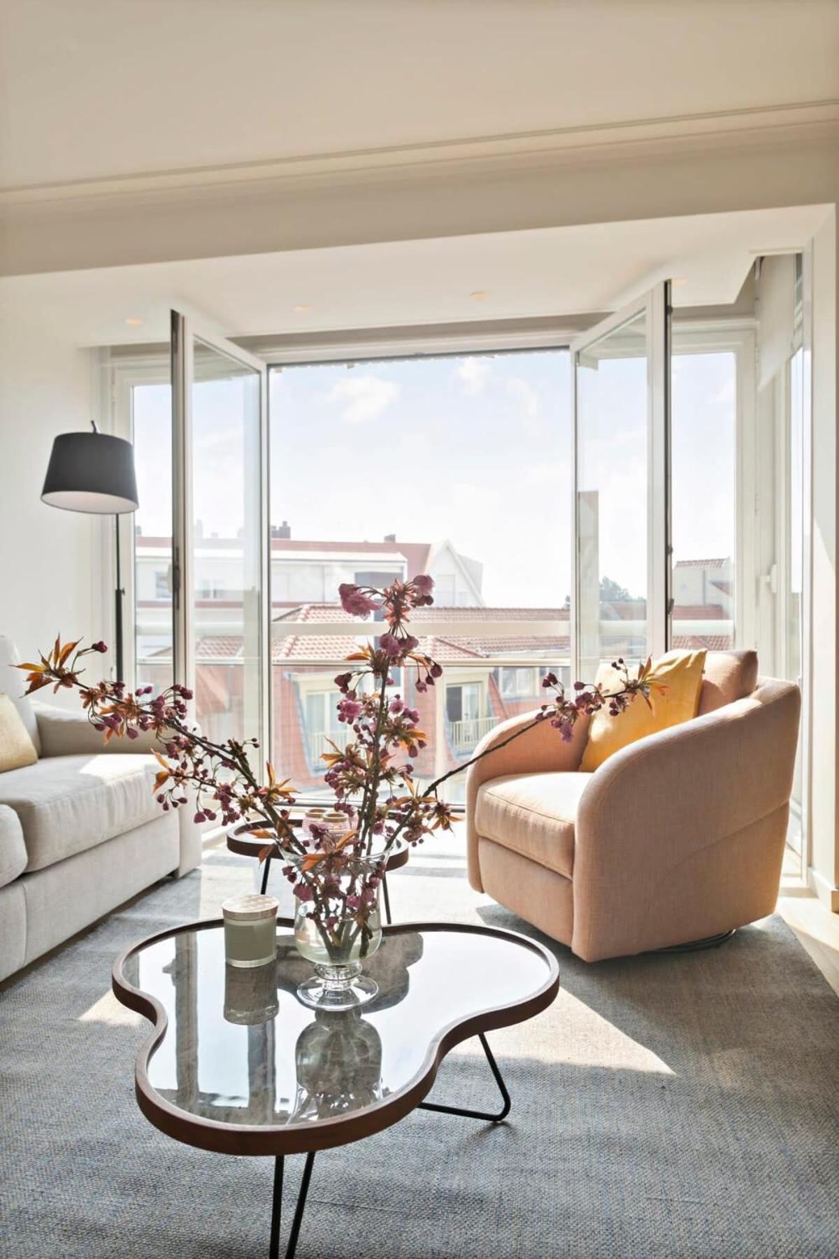 Stunning sunny renovated apartment on top location in 't Zoute