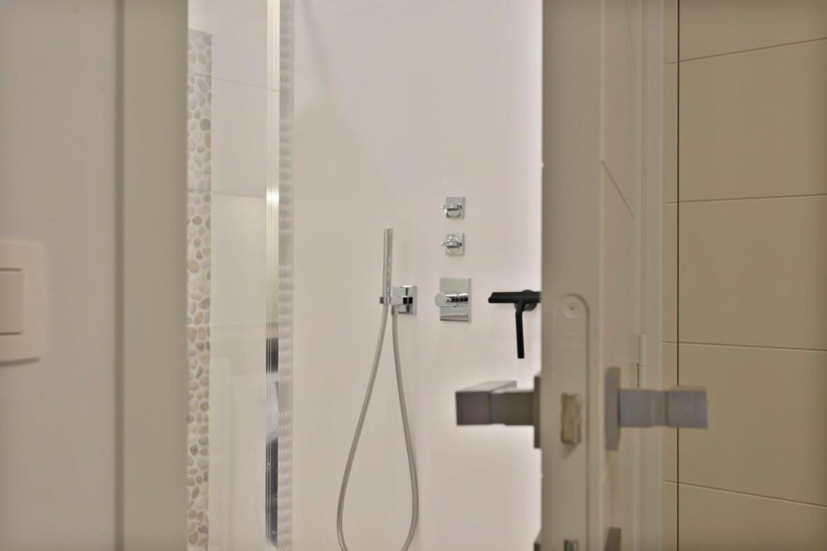 Stunning sunny renovated apartment on top location in 't Zoute