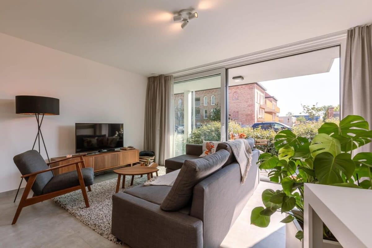 Luxuriously appointed apartment with lovely terrace and private parking view 2