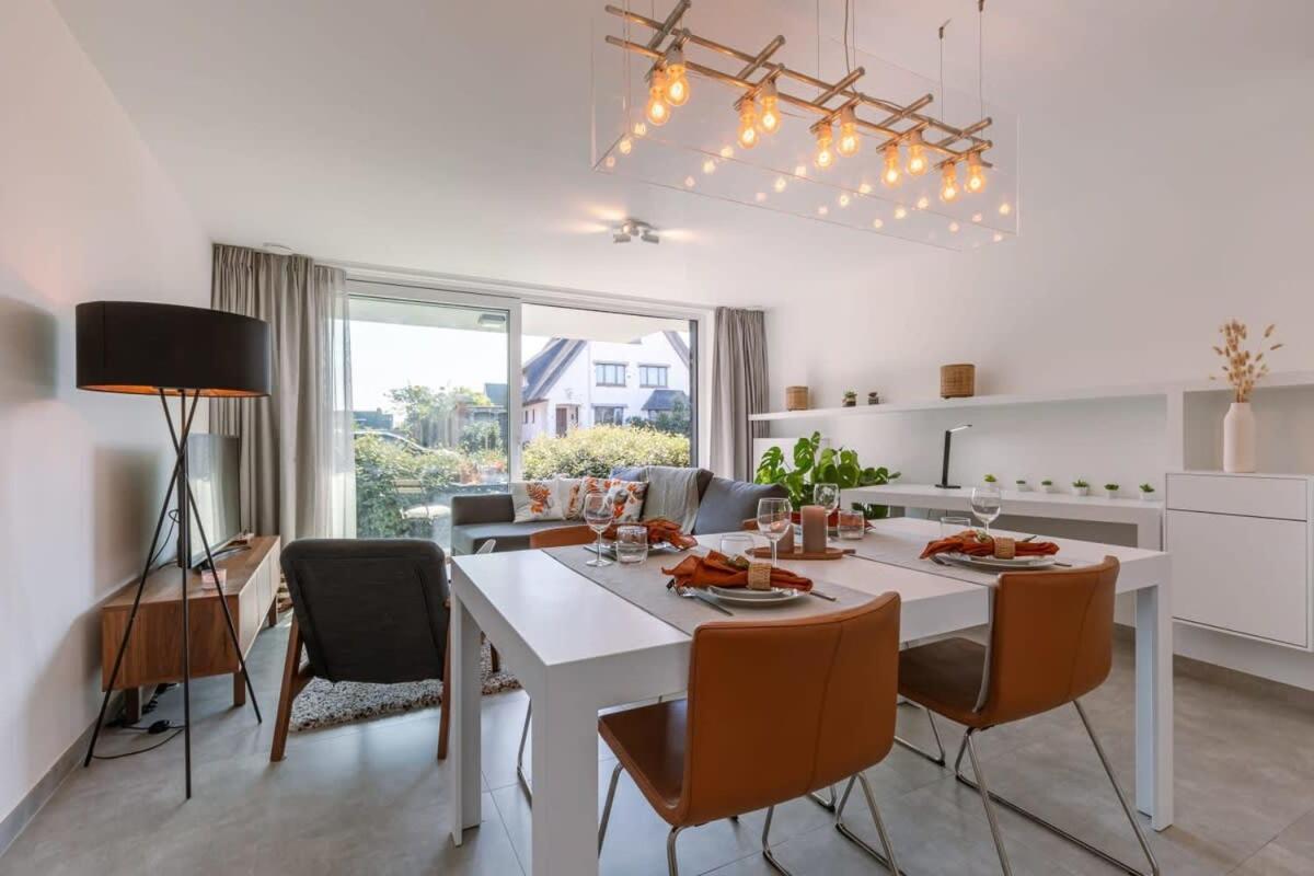 Luxuriously appointed apartment with lovely terrace and private parking view 3