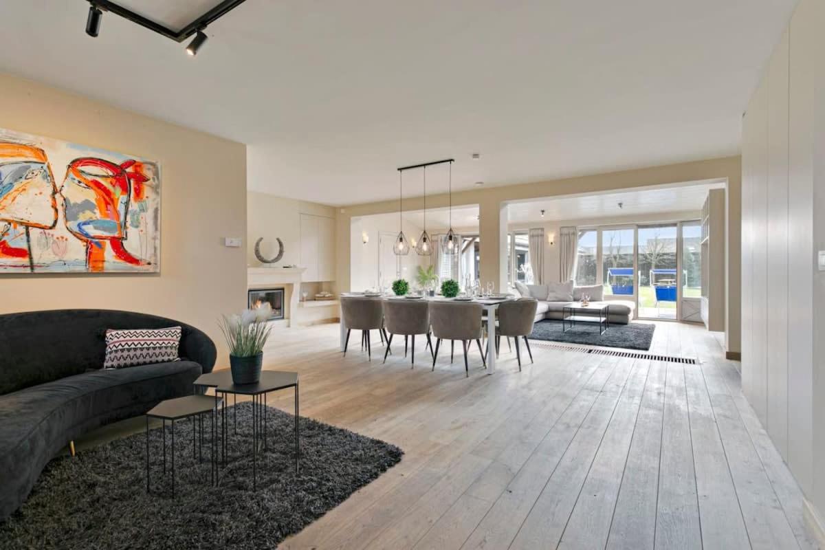 Spectacular holiday-villa with lounge-area and bar view 5