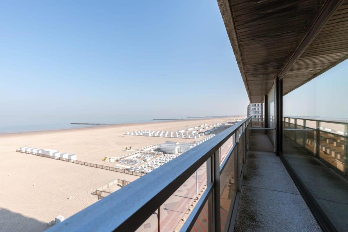 Luxurious and modern family apartment with incredible view over the beach view 2