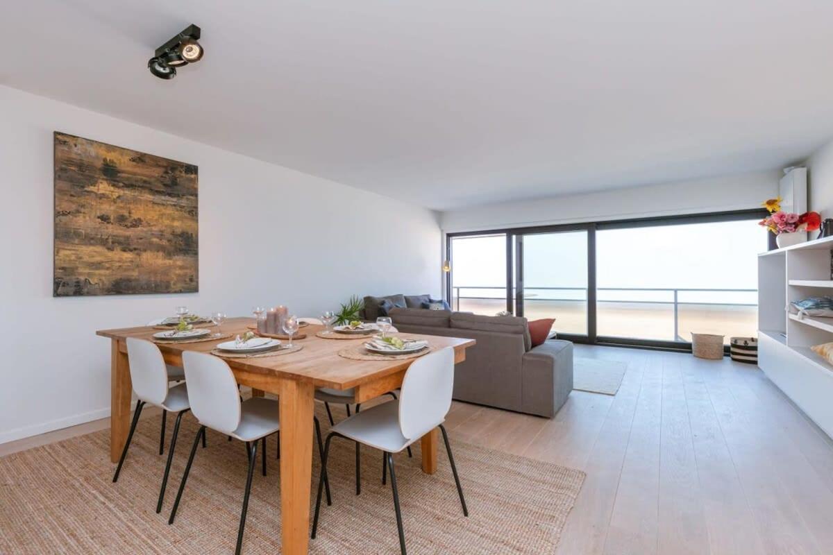Luxurious and modern family apartment with incredible view over the beach view 3
