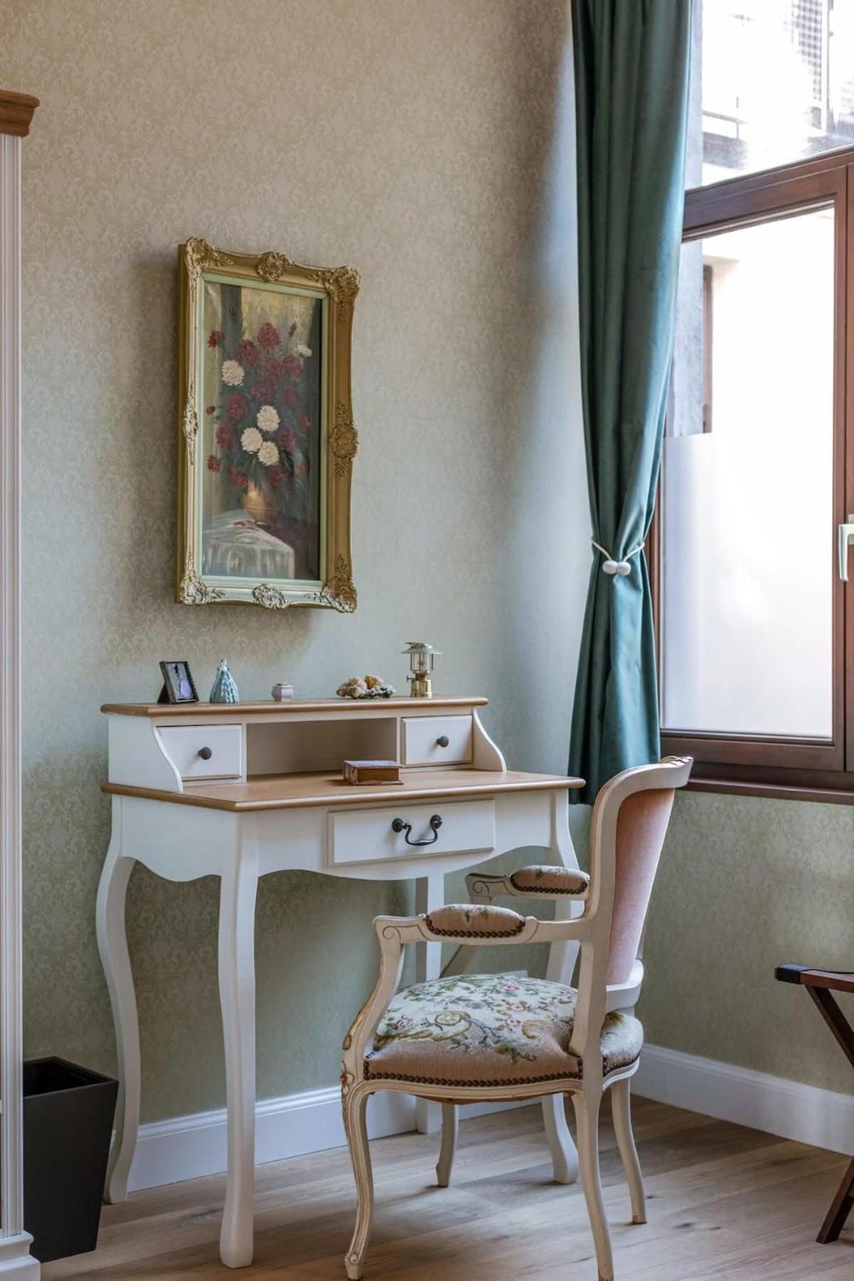 Authentic apartment in the historic center of Antwerp