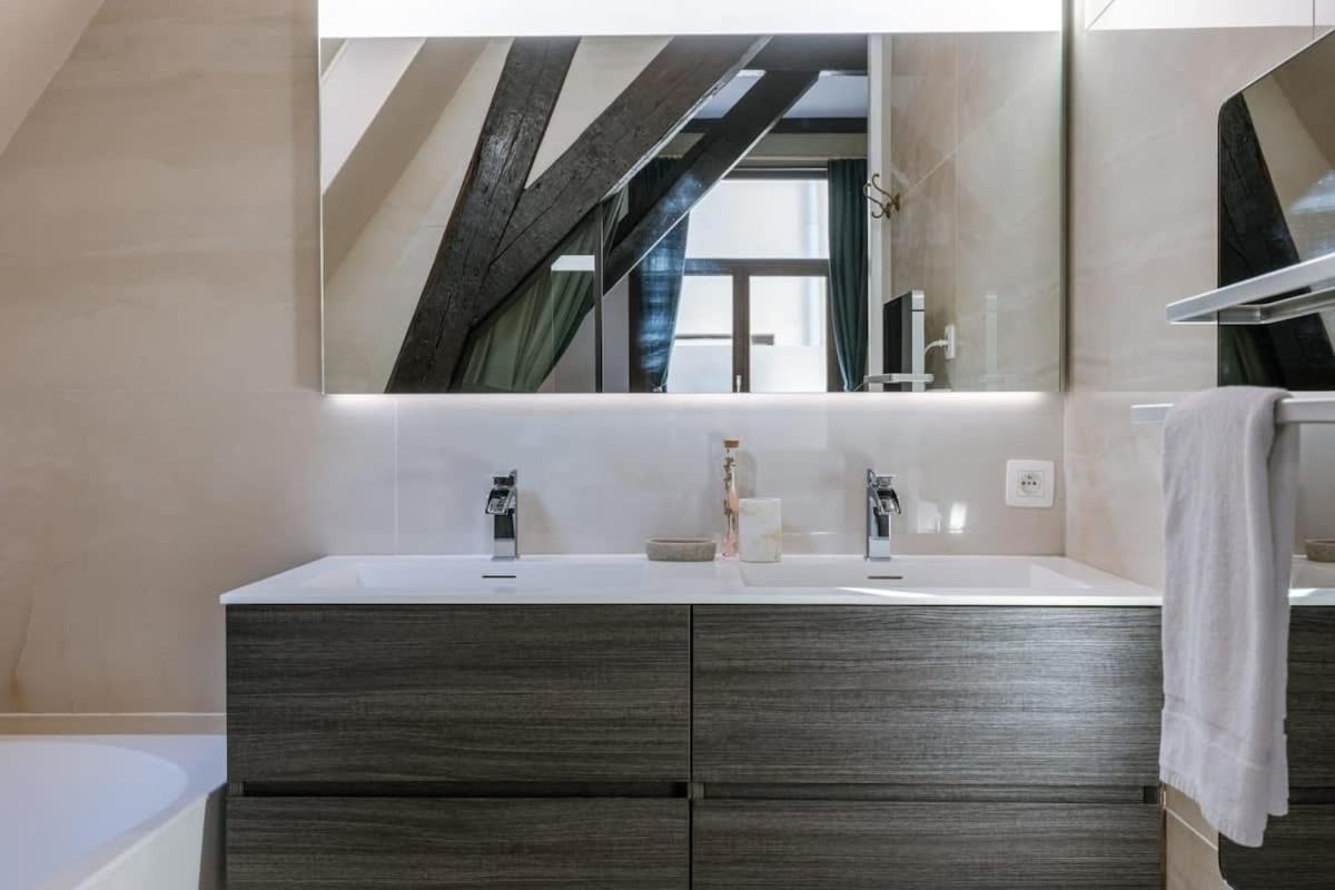 Authentic apartment in the historic center of Antwerp