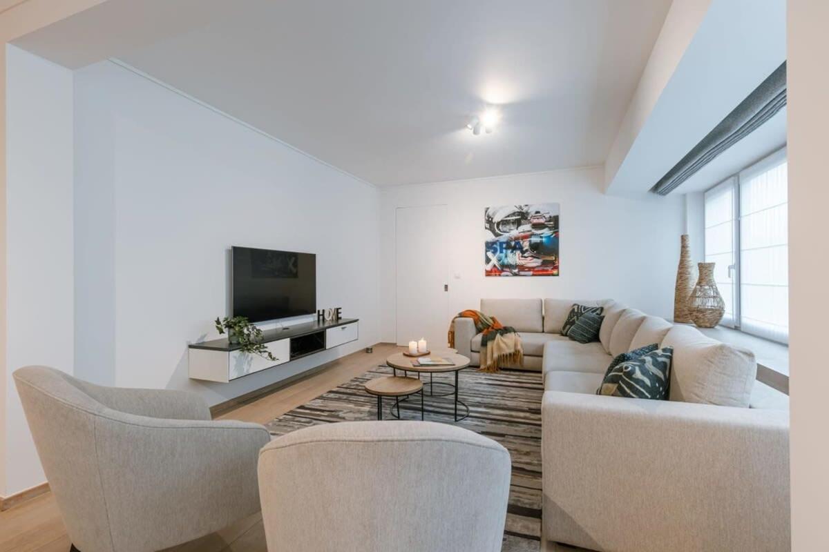 Spacious apartment with parking on prime location