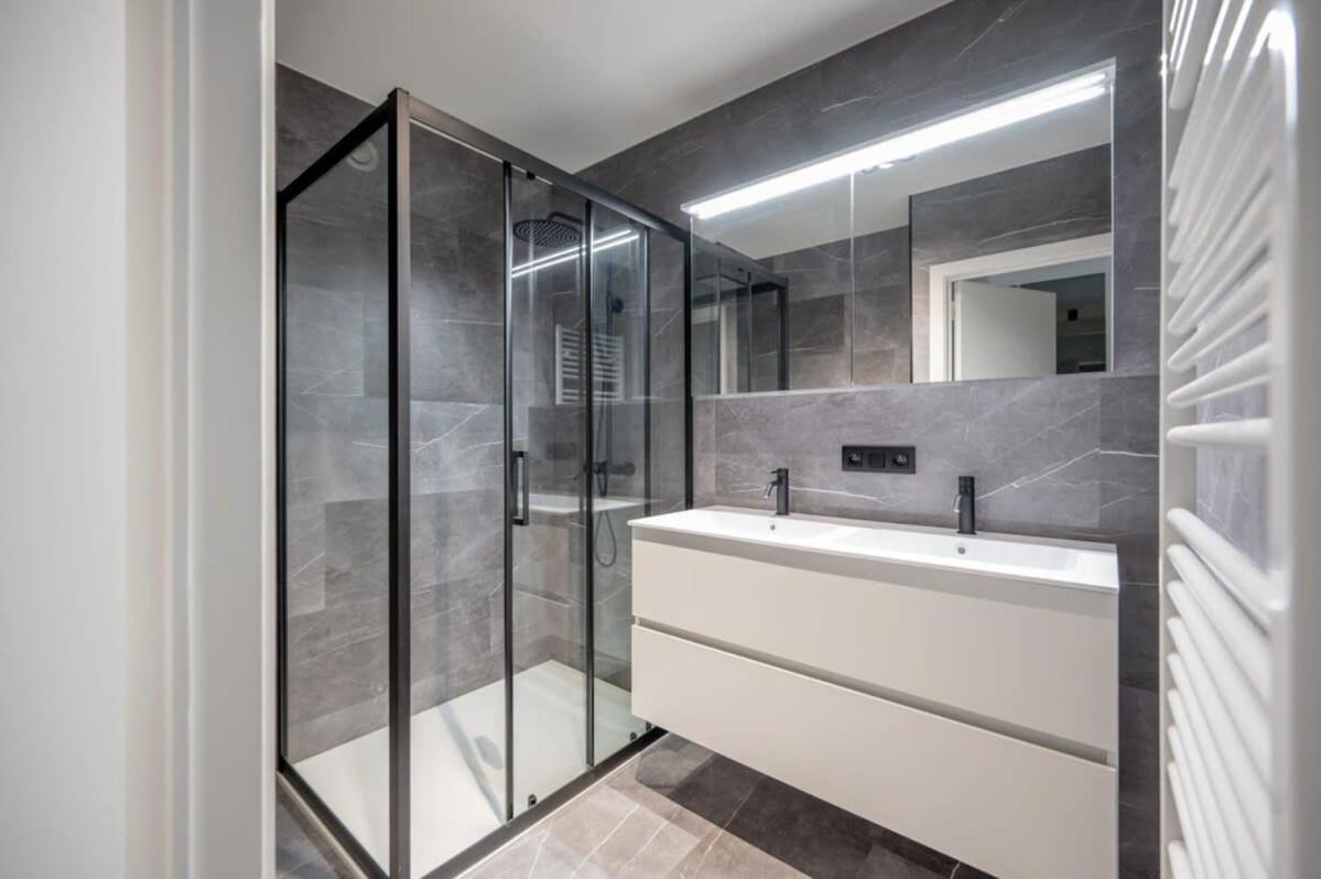 High-end apartment in centre of Knokke with parking