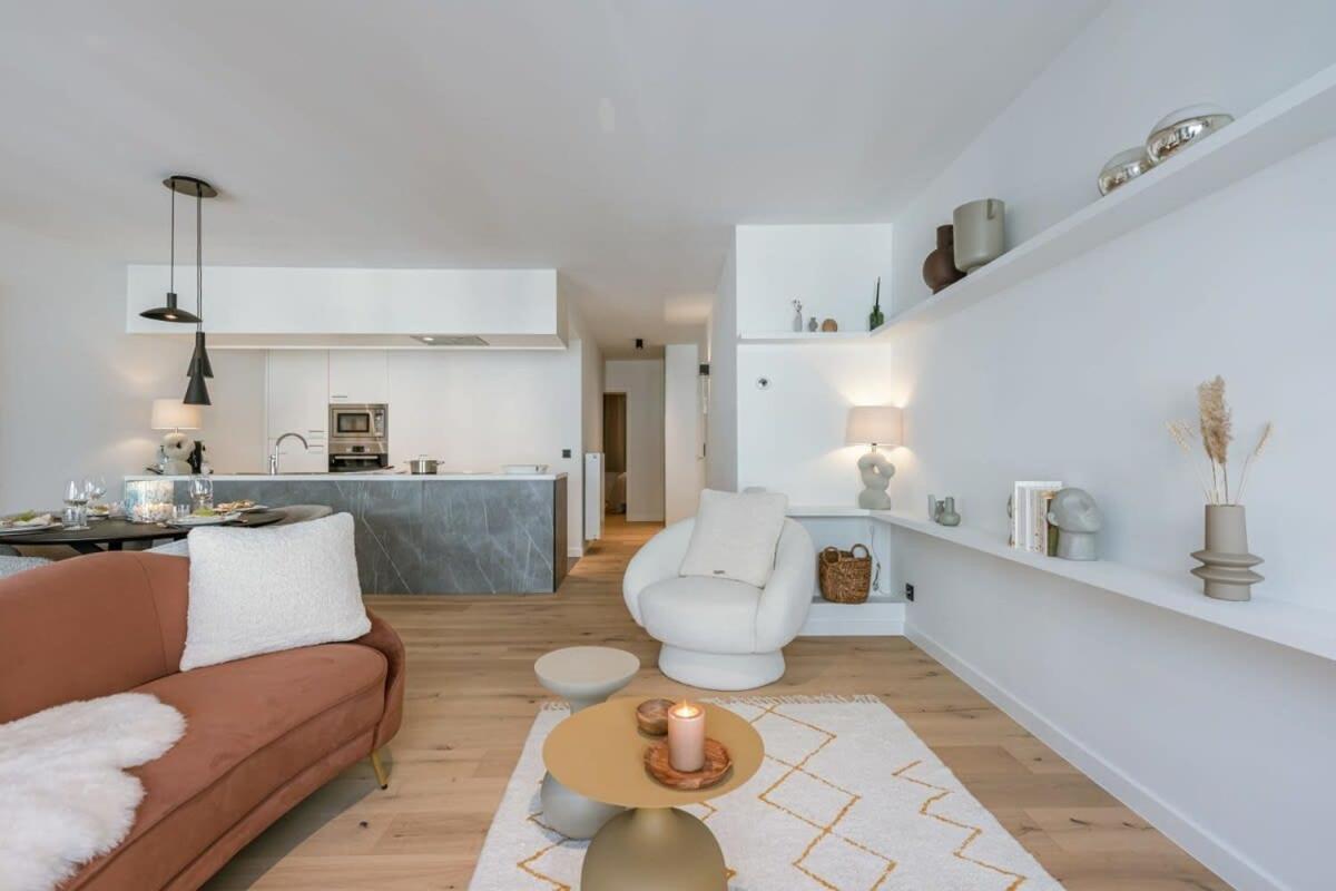 High-end apartment in centre of Knokke with parking